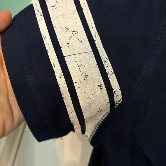 Women's Cleveland Indians V-Neck Foil Graphic T Shirt‎ 100% Cotton Vintage-look - Picture 2 of 7